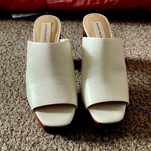 Antonio Melani Sarayyaa Sweet Cream Size 9 1/2